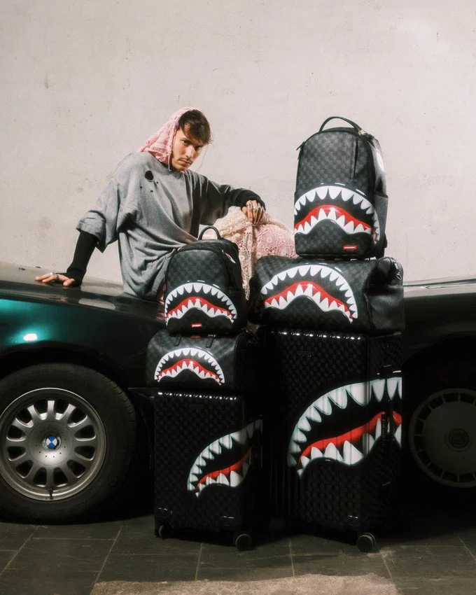 BOLSA DE VIAJE SHARKS IN PARIS HYPER PUFF