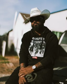 SUDADERA CON CAPUCHA COMPTON COWBOYS CITY RIDERS